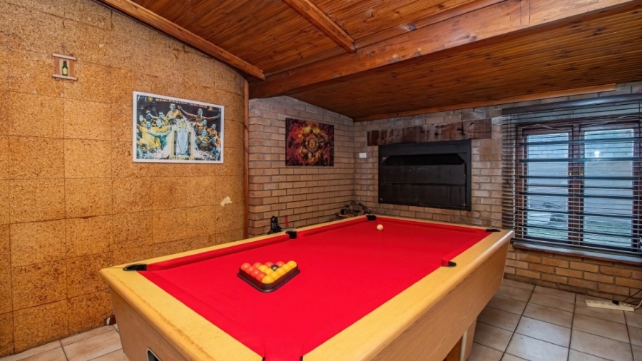 4 Bedroom Property for Sale in Oakglen Western Cape
